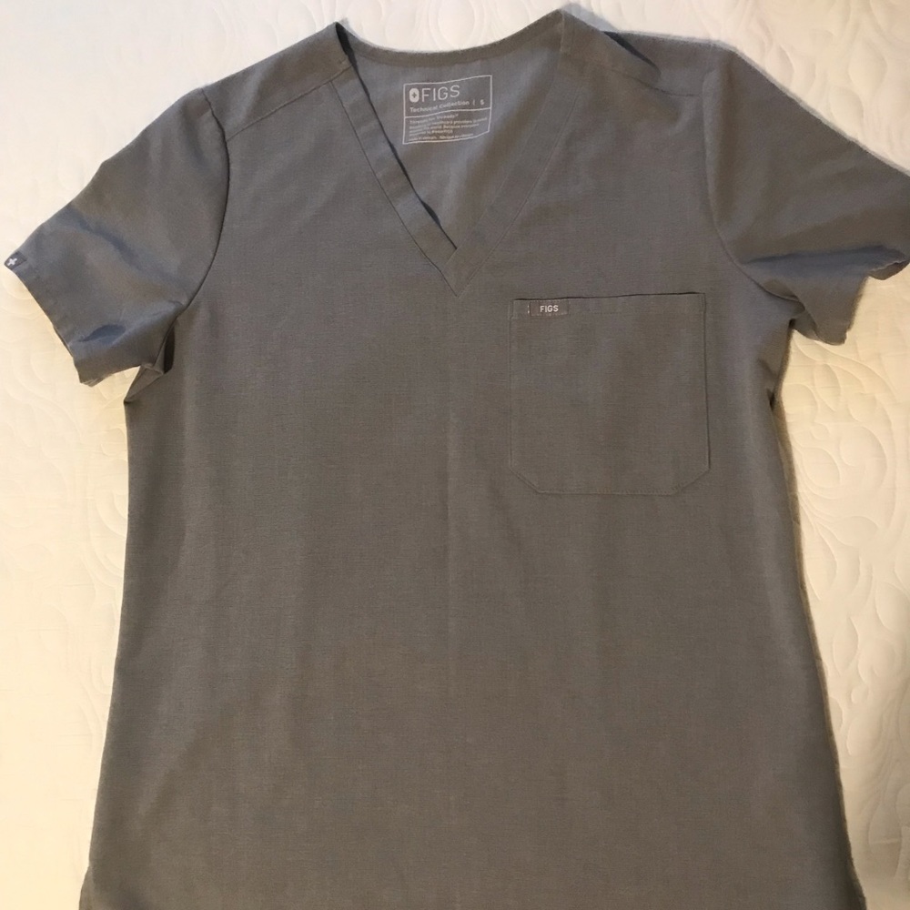 Figs dark space grey top
